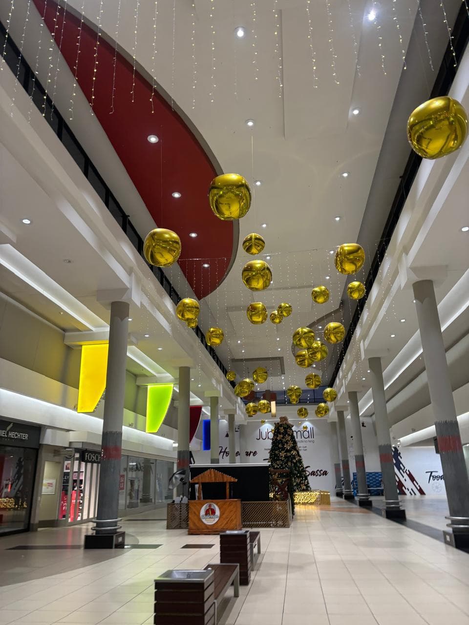 Centre Court Festive Display & Entrance